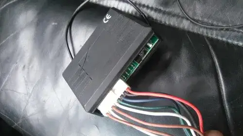 Gdzie jest sterownik centralnego zamka Golf 4? Lokalizacja i objawy