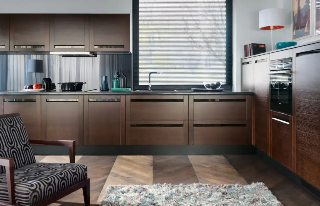 Ciemna podłoga w kuchni jakie meble wybrać, by uniknąć błędów