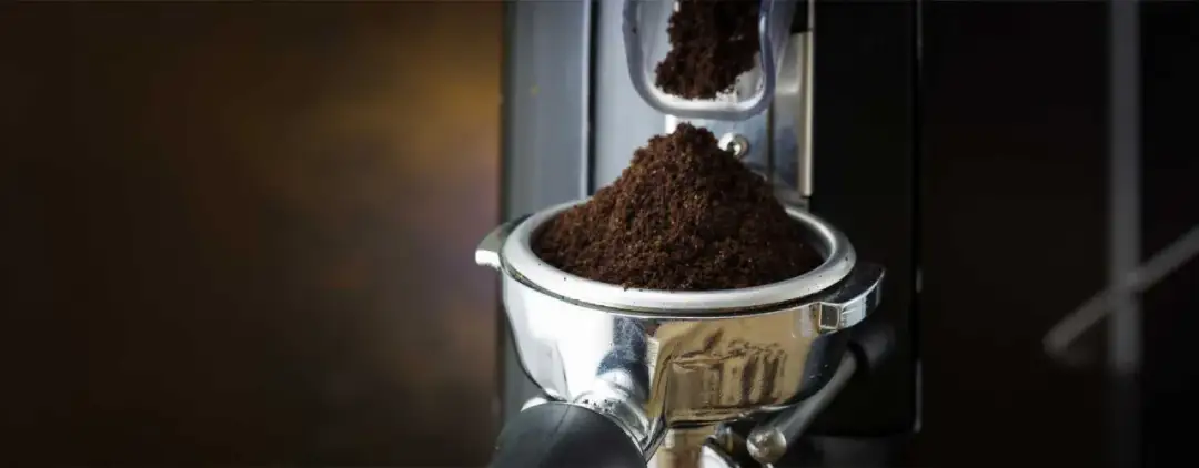 Ile parzy się kawa? Odkryj sekrety idealnego smaku kawy