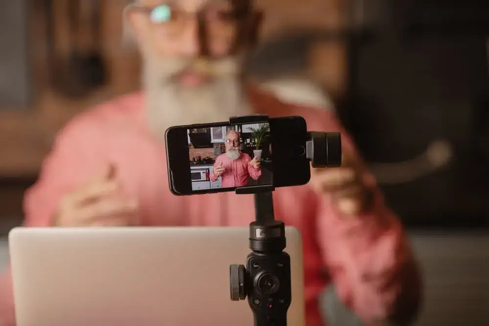 Jak łatwo podłączyć kamerę z telefonu do komputera – proste kroki i porady