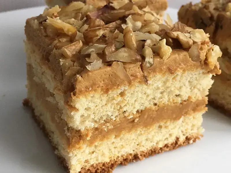 Pyszne ciasta z masą krówkową: proste przepisy na słodkie szaleństwo