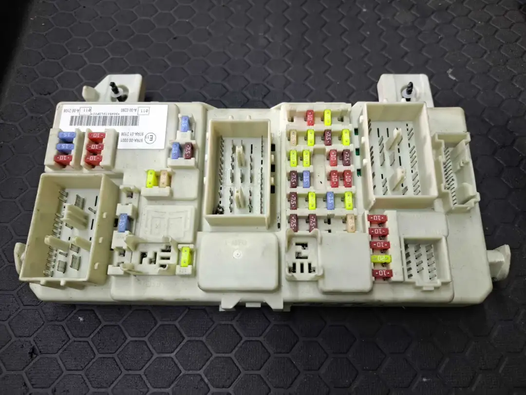 Gdzie są bezpieczniki w Ford Kuga? Znajdź je łatwo i szybko