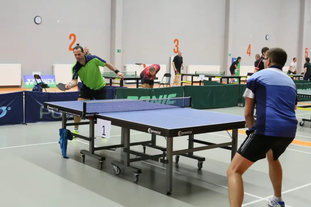Gdzie grać w tenis stołowy w Poznaniu? Sprawdź najlepsze miejsca