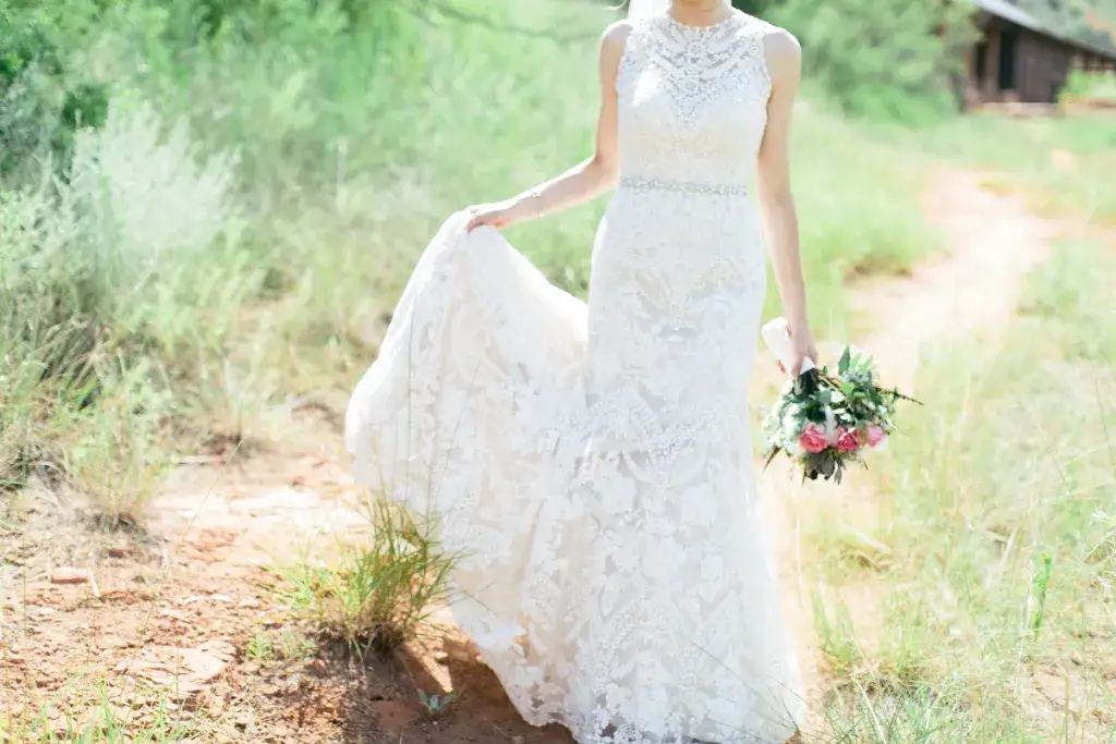 Jak podwiązać tren w sukni ślubnej - proste metody na elegancję