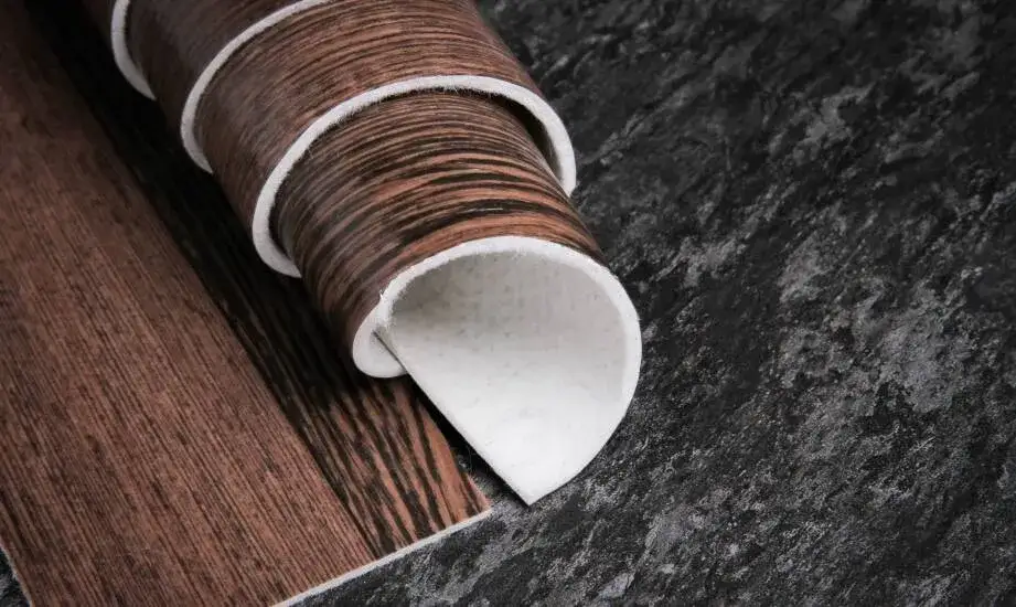 Jak wyczyścić starą wykładzinę pcv i przywrócić jej blask w 5 prostych krokach