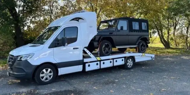 Ile kosztuje holowanie lawetą? Sprawdź, co wpływa na ceny usług