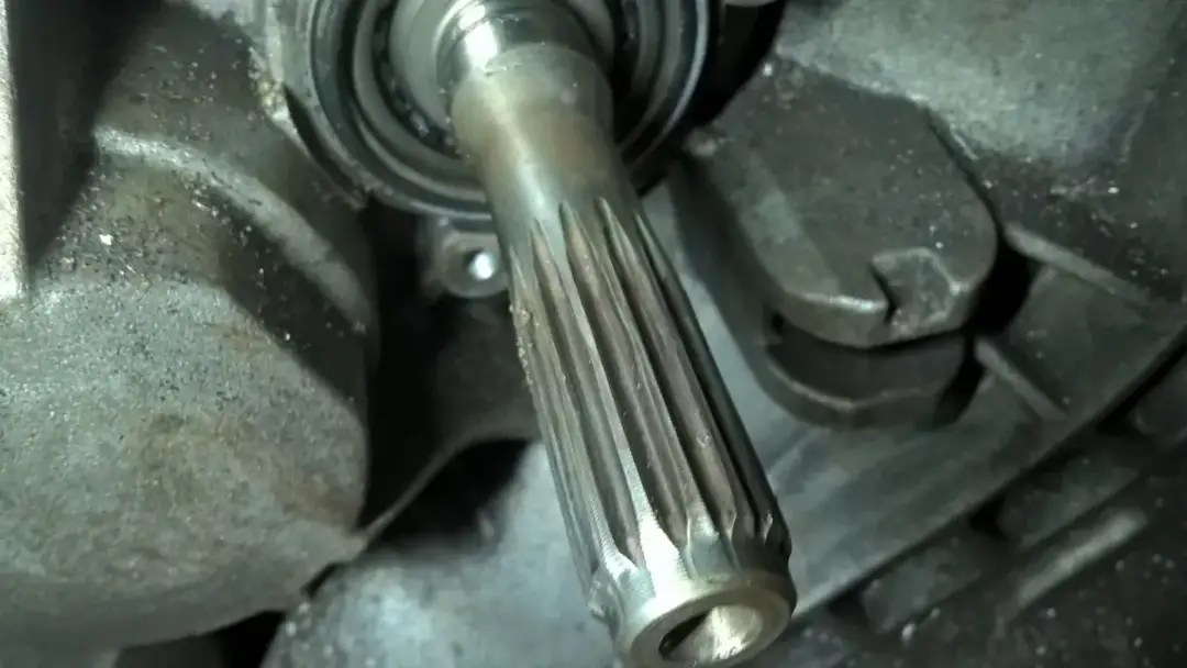 Przyczyna twardego pedału sprzęgła - co może być nie tak z Twoim autem?