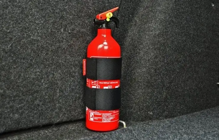 Najlepsza gaśnica do warsztatu samochodowego – uniknij niebezpieczeństwa