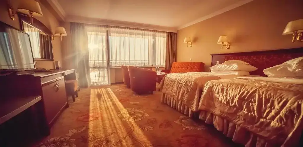 Ile pokoi ma hotel Gołębiewski w Mikołajkach? Sprawdź szczegóły.