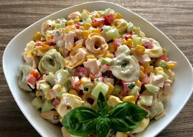 Jakie tortellini do sałatki wybrać, aby zachwycić smakiem?