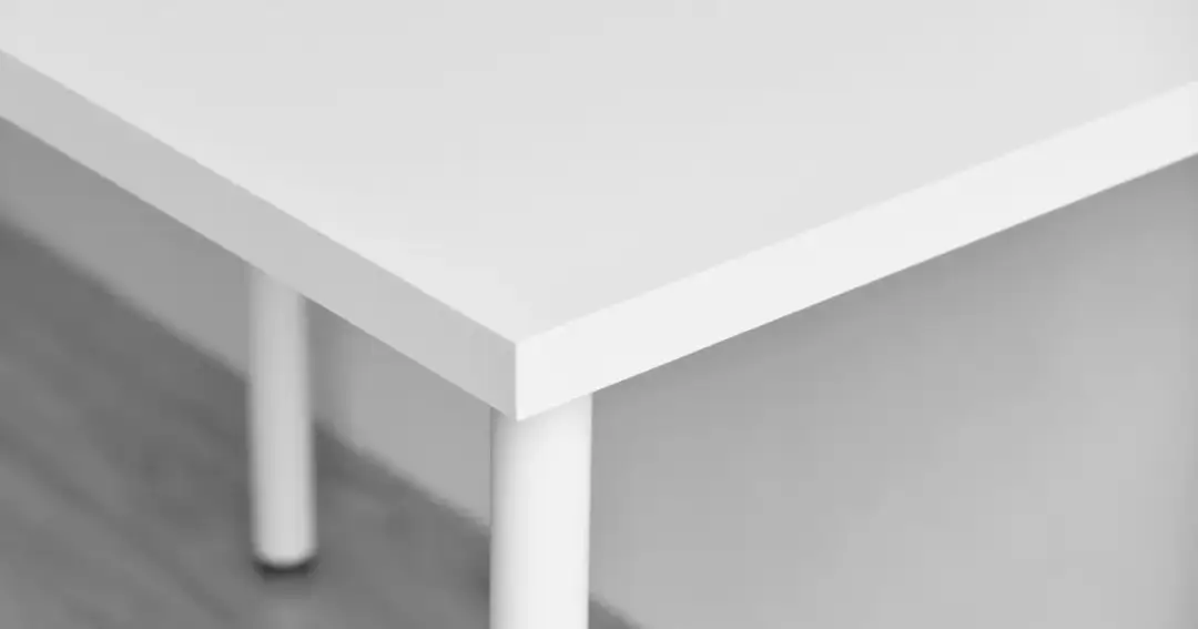 Jak zabezpieczyć rogi stołu przed dzieckiem, aby uniknąć urazów