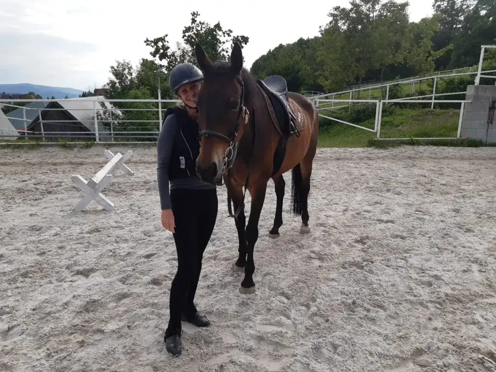 Jeździecki teren z przeszkodami - jak stworzyć idealny parkur?