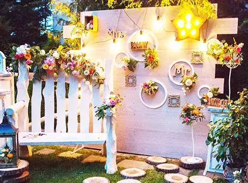 Jak zrobić ściankę do zdjęć na 18 urodziny - proste i tanie pomysły