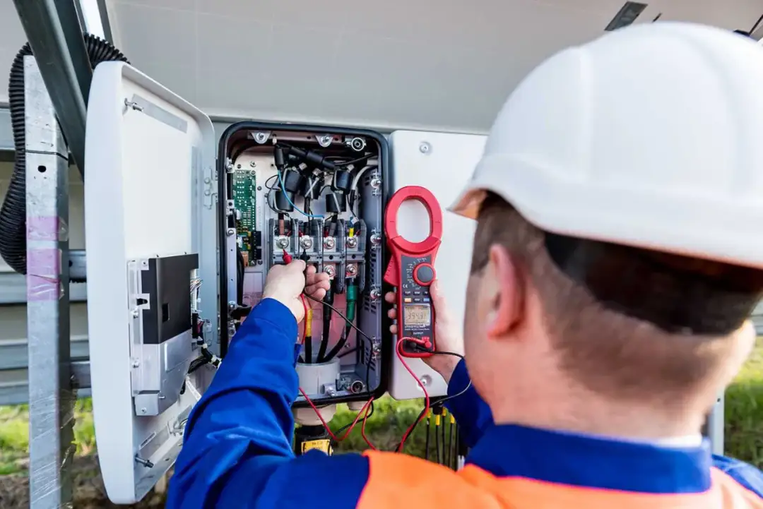 Mikroinwerter czy inwerter – co wybrać, by uniknąć błędów w fotowoltaice?