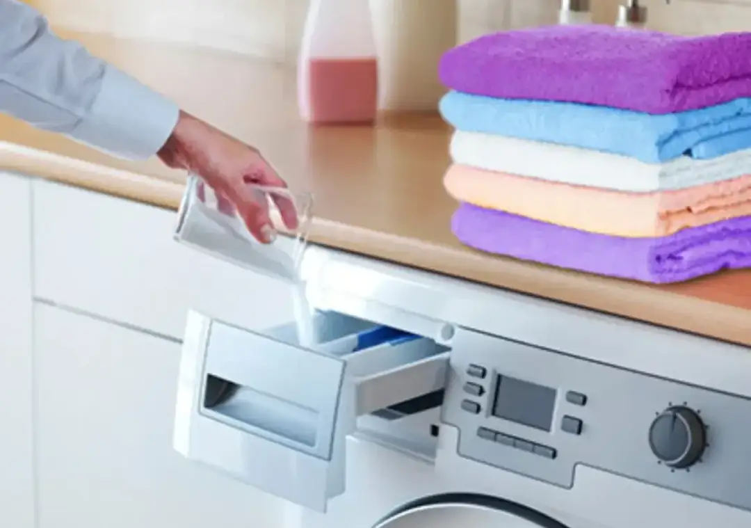 Skuteczne odplamiacze na stare plamy - jak szybko je usunąć