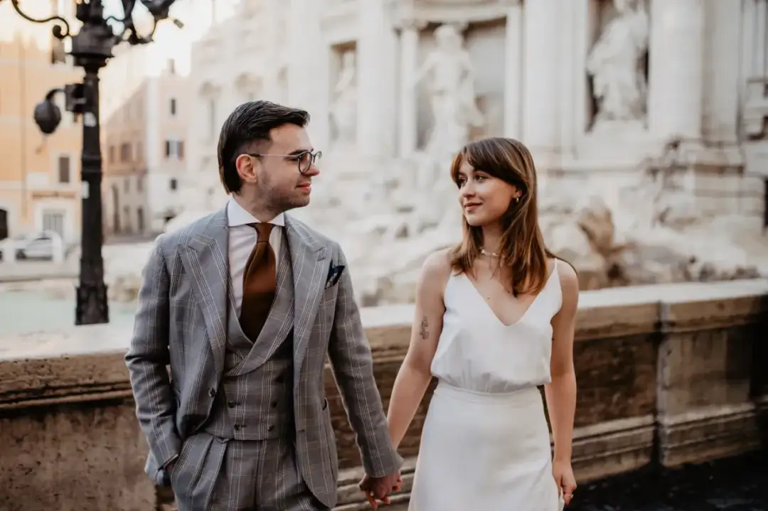 Jaką koszulę wybrać do śmietankowej sukni ślubnej, by zachwycić?