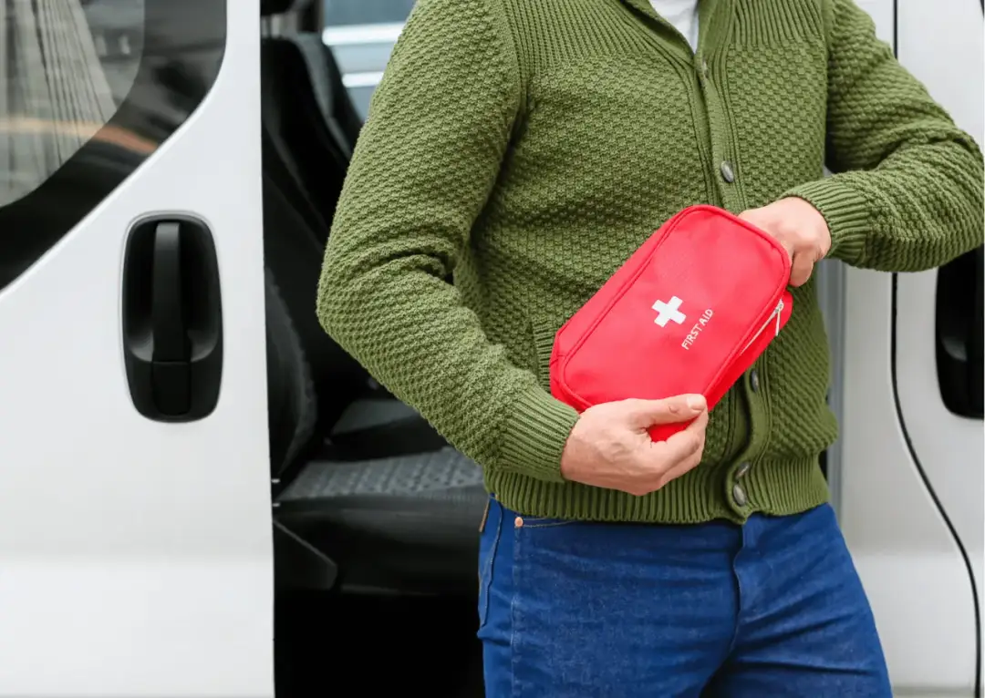 Apteczka samochodowa: Co wyrzucić, by ratować życie?