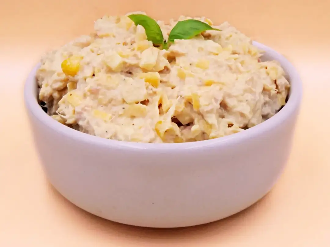 Najlepsza sałatka z tuńczykiem na szybki obiad - prosty przepis krok po kroku