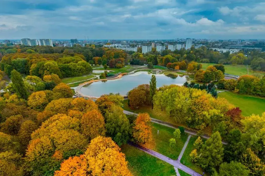 Najlepsze atrakcje w Polach Mokotowskich, które musisz poznać