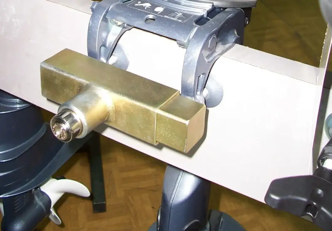 Skuteczne metody, jak zabezpieczyć silnik zaburtowy przed kradzieżą