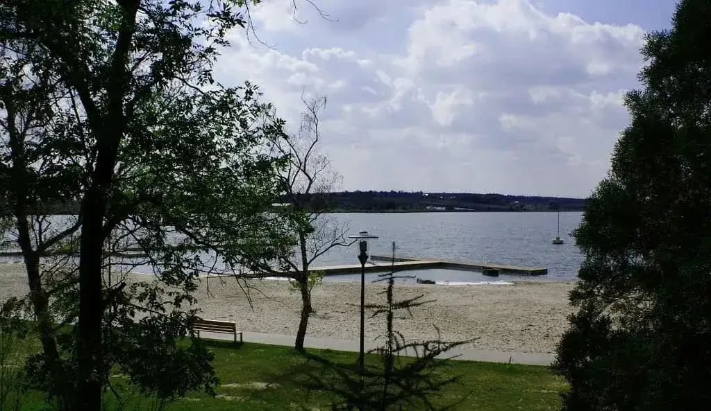 Jezioro Dolskie Wielkie - idealne miejsce na relaks i wędkowanie