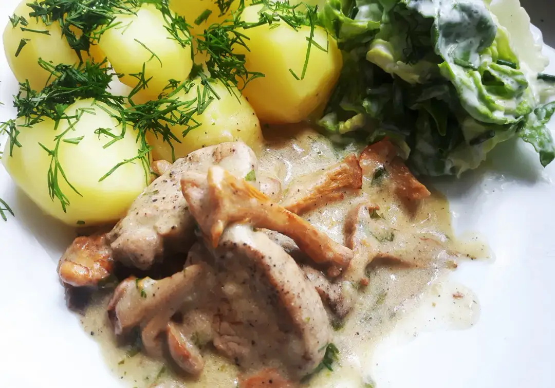 Polędwiczki w sosie kurkowym - idealne dodatki, które zaskoczą smak