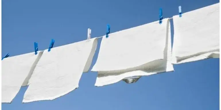 Kiedy nie może wisieć pranie? Odkryj przesądy i tradycje