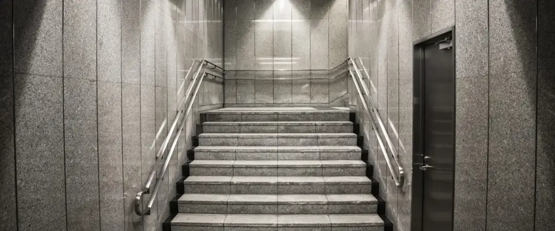 Czy schody to obiekt budowlany? Sprawdź przepisy i konsekwencje