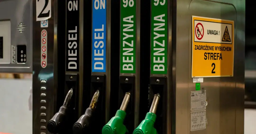 Jaki kolor ma diesel i co mówi o jego jakości? Sprawdź teraz