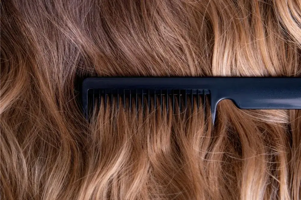 Jakie mamy rodzaje cieniowania włosów? Wybierz idealny dla siebie!