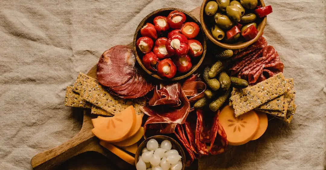 Modne i apetyczne przystawki na zimno na Twoje przyjęcia