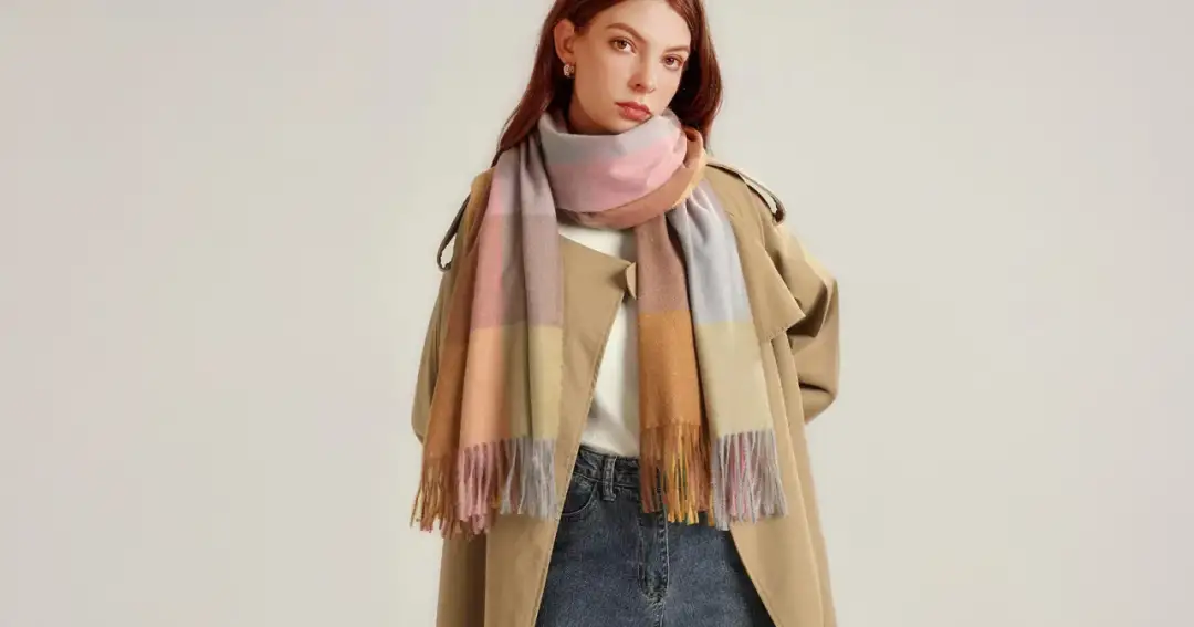 Jak wiązać szalik do kurtki, aby wyglądać stylowo i modnie