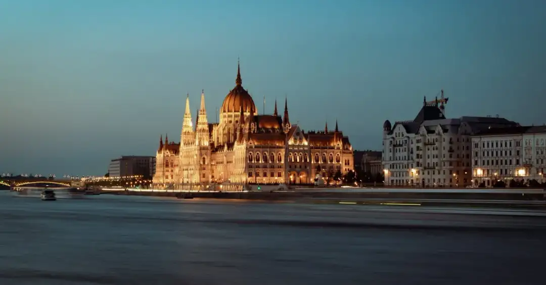 W jaki sposób służy parafia św. Andrzeja Boboli w Leszczynach?