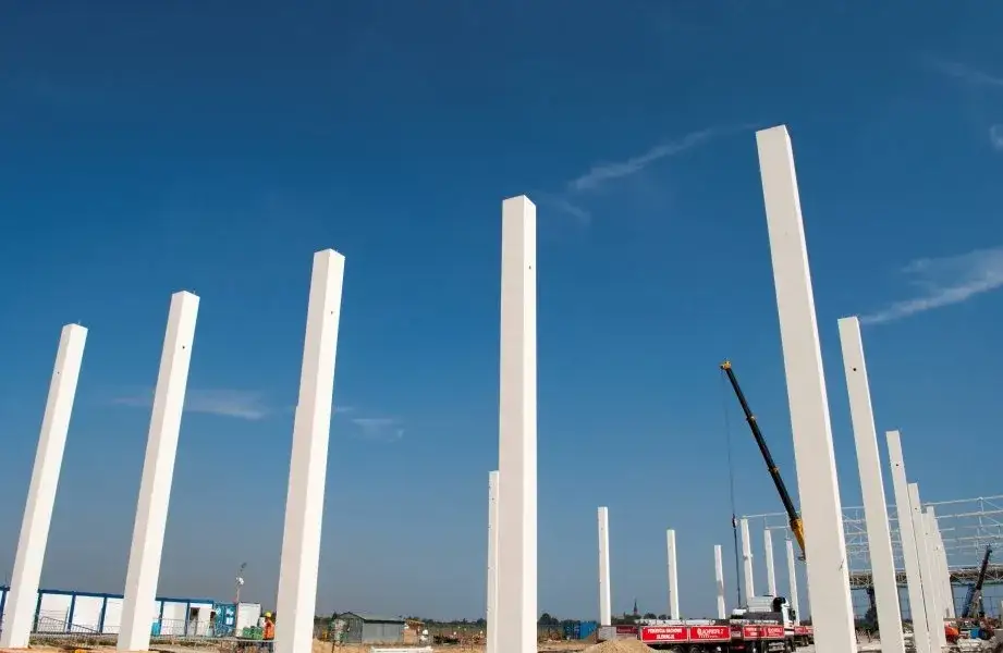 Słupy żelbetowe 24x24: Aktualne ceny i zastosowania w 2025