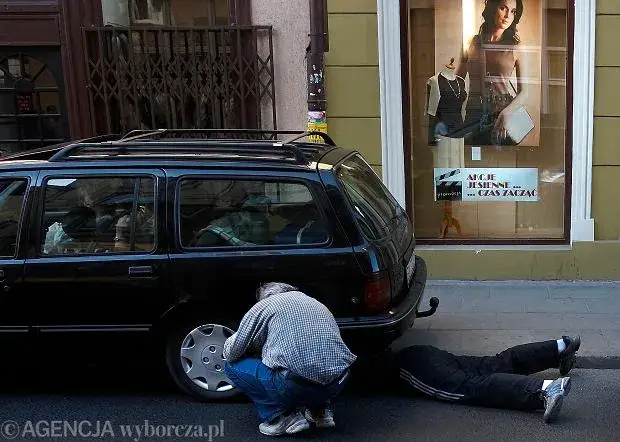 Samodzielna naprawa auta w Polsce: legalne opcje, koszty i mandaty