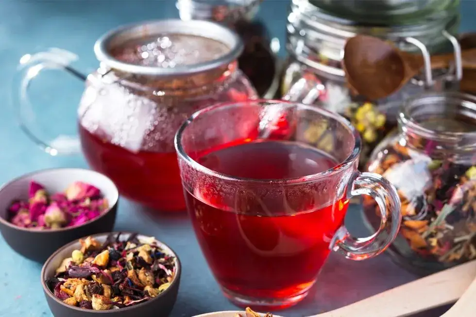 Jaka herbata na cholesterol? Odkryj skuteczne napary wspomagające zdrowie