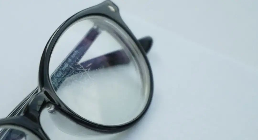 Jak usunąć fotochrom z okularów i uniknąć niepożądanych efektów