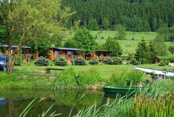 Najlepsze campingi nad jeziorem w Dolnośląskiem – uniknij rozczarowania