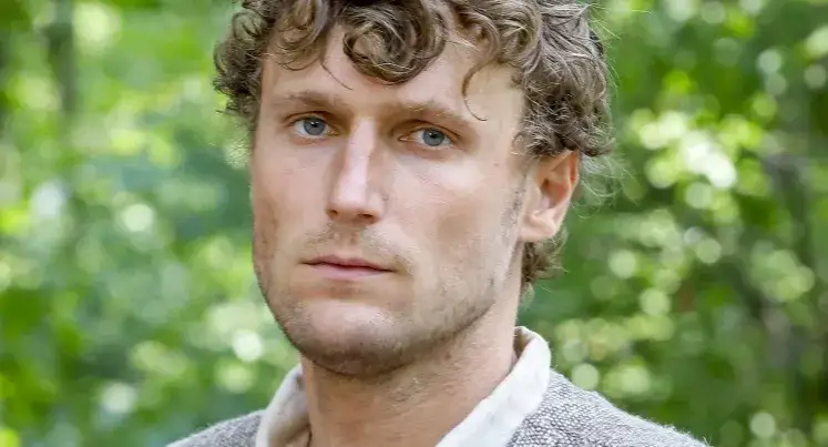 Karol Dziuba – fascynująca biografia i najważniejsze role aktora