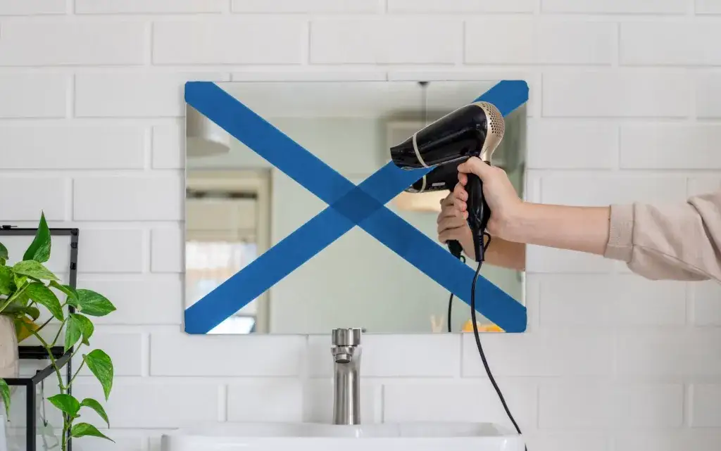 Jak odkleić lustro od szafy bez ryzyka uszkodzenia mebla