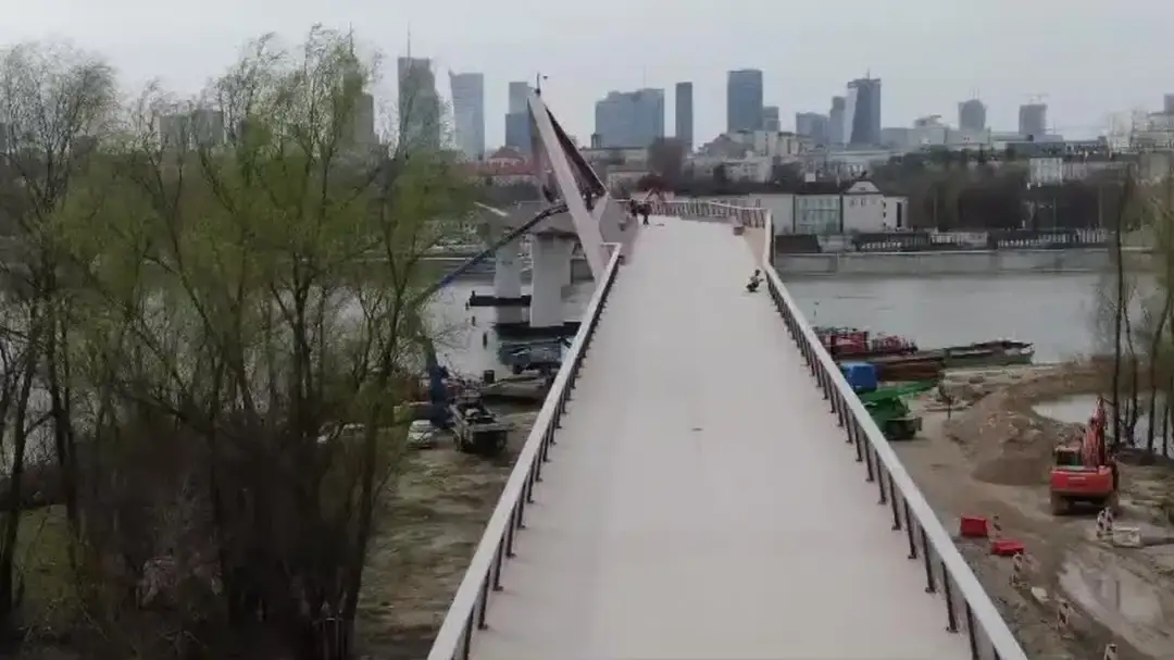 Ile kosztowała kładka Trzaskowskiego? Zaskakujące wydatki na most