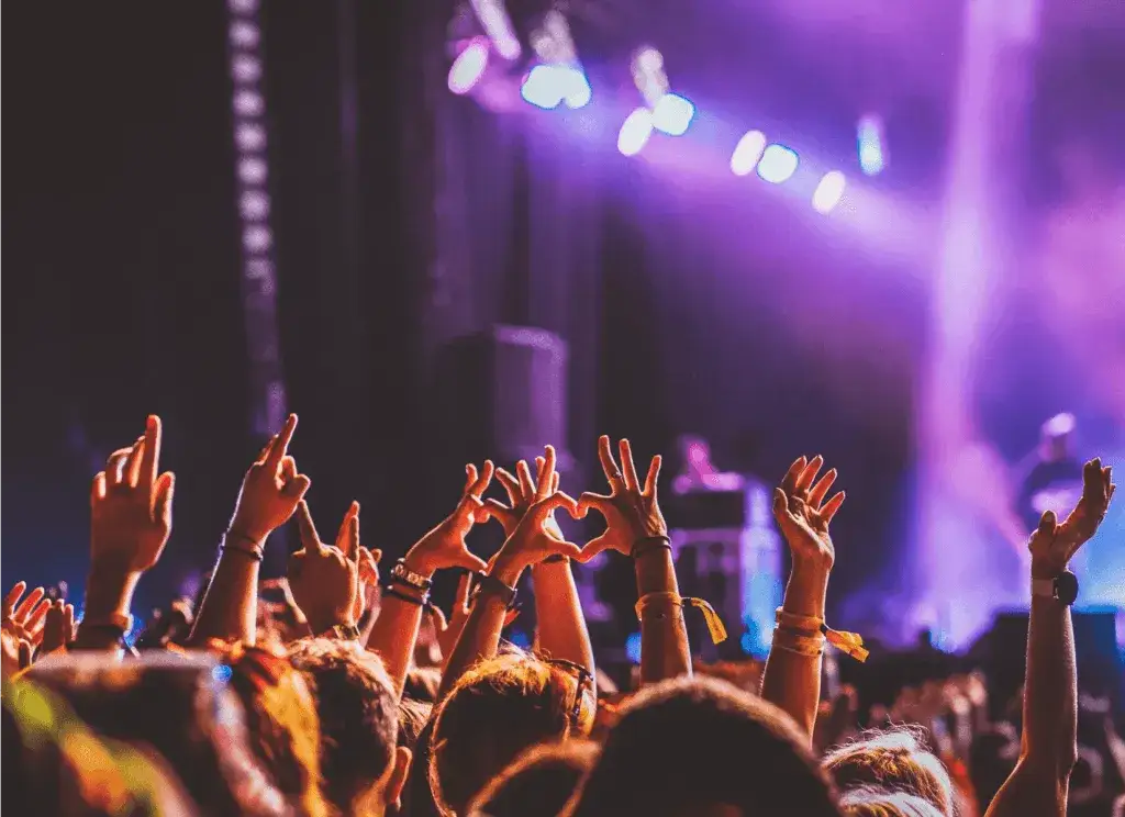 Rytmiczna elektronika: Poznaj polską scenę, gatunki i festiwale