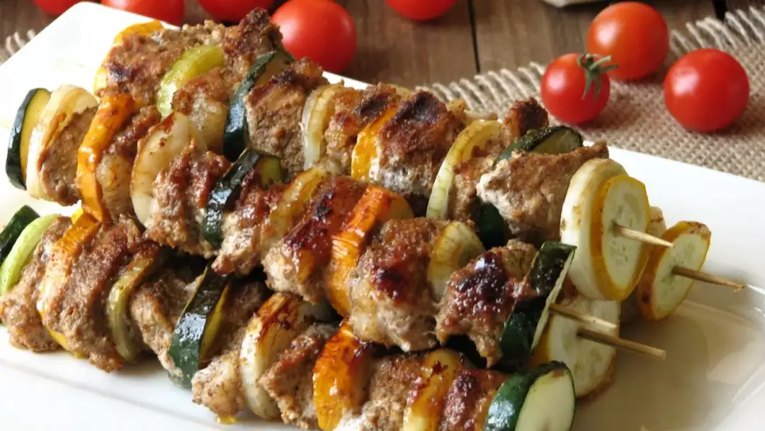 Czy obierać cukinię do szaszłyków? Oto, co warto wiedzieć