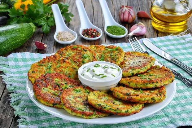 Czy placki z cukinii są zdrowe? Oto, co musisz wiedzieć o ich wartościach