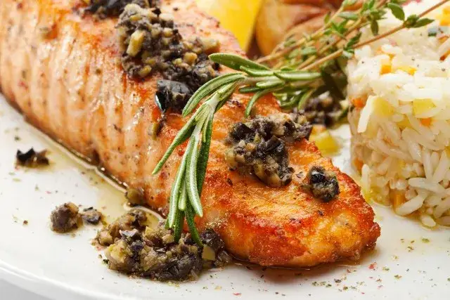 Jak przyrządzić łososia na obiad? Proste przepisy i triki