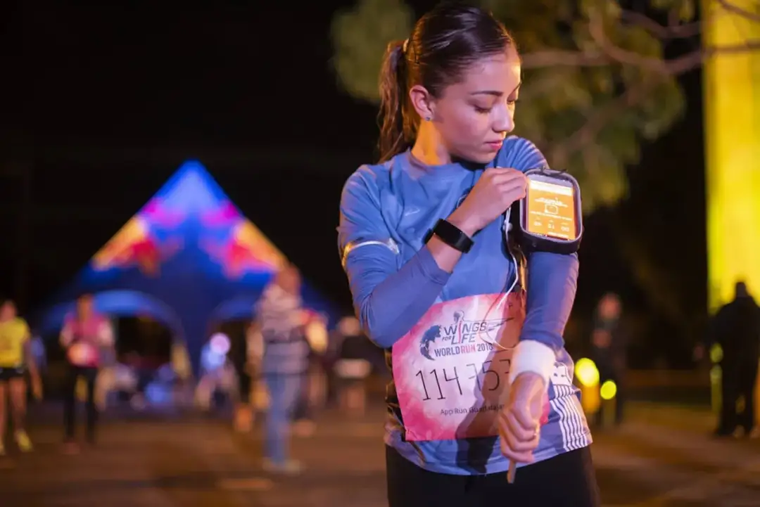 Jak biegać z telefonem: unikaj problemów i wybierz najlepsze akcesoria