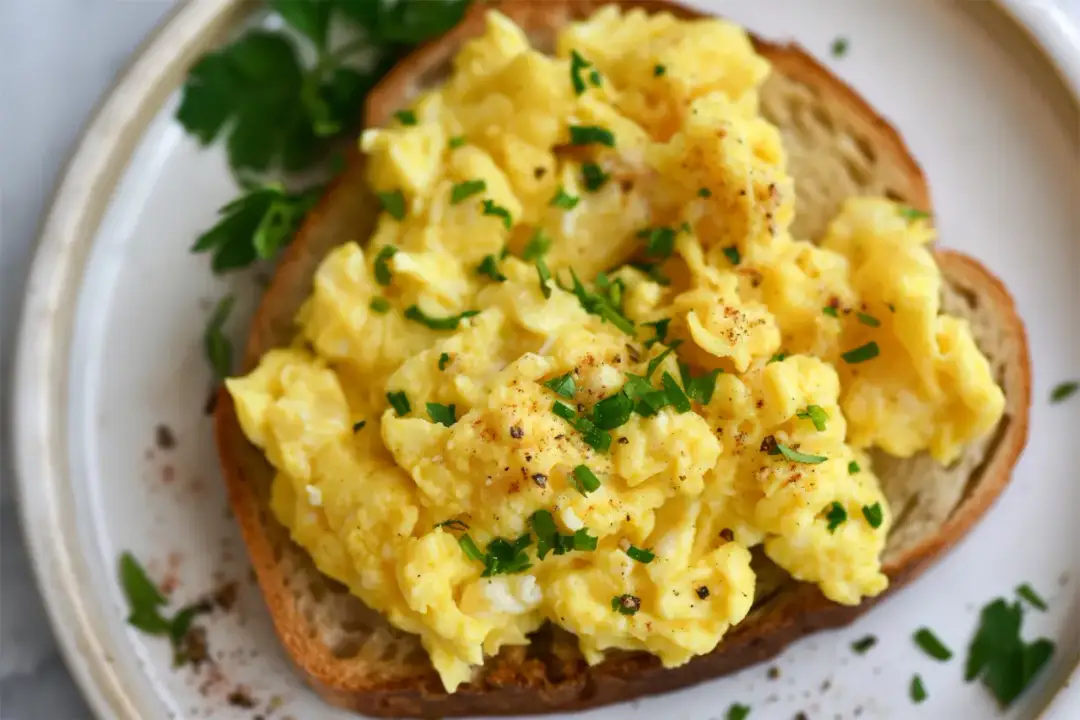 Najlepsze przyprawy do jajecznicy - 8 aromatycznych kompozycji na śniadanie