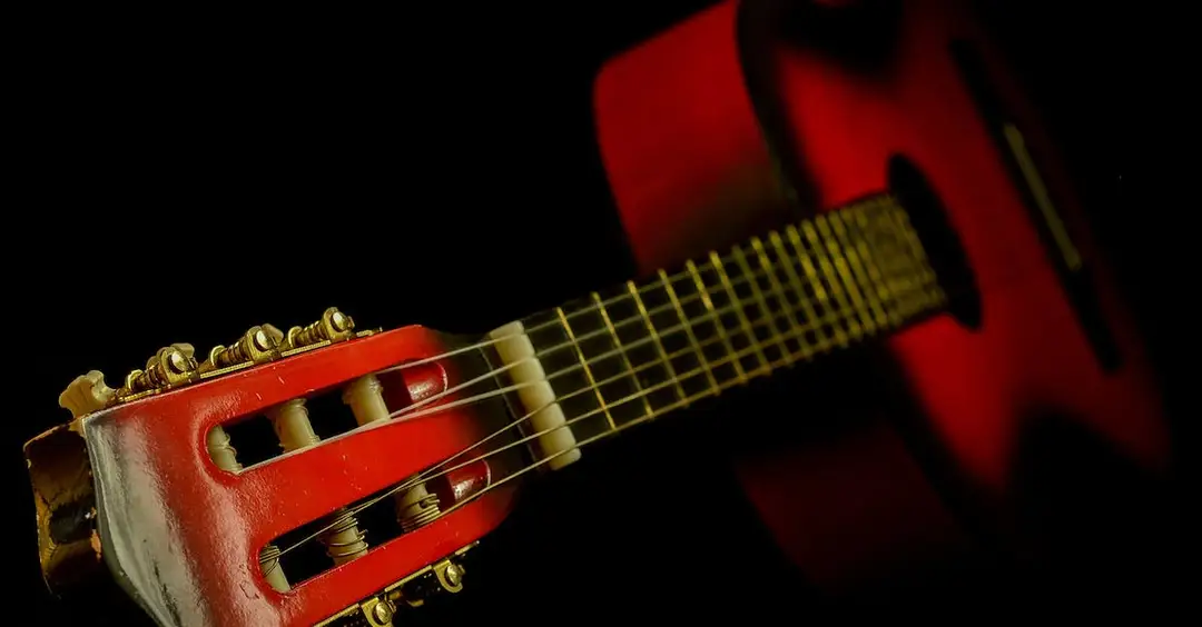 Budowa i strojenie gitary klasycznej - poradnik dla początkujących