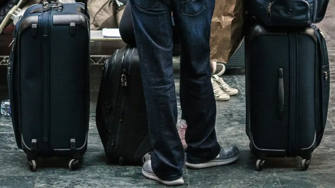 Czy na promie sprawdzają walizki? Wszystko, co musisz wiedzieć o bagażu