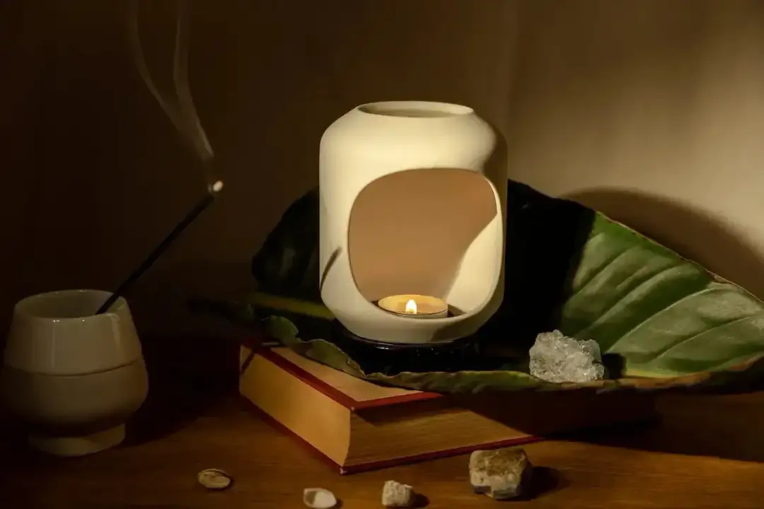 Kominek zapachowy: Jak używać olejków? Bezpiecznie i skutecznie